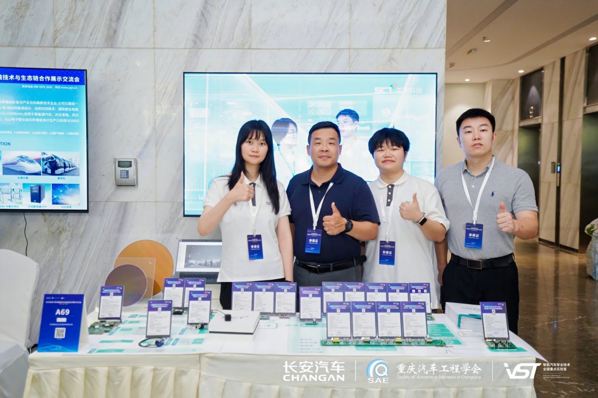 一群人站在桌子前AI 天生的内容可能不准确！！！。